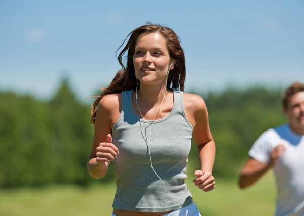 Confira os cuidados com a pele na hora de praticar exercícios ao ar livre